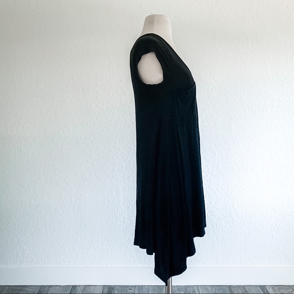 Black Short Sleeve Tunic with Pocket - Picture 3 of 8